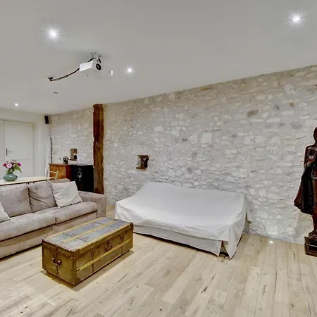House Perigourdine Ex Former Diligence Relay