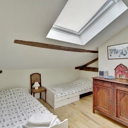 House Perigourdine Ex Former Diligence Relay *